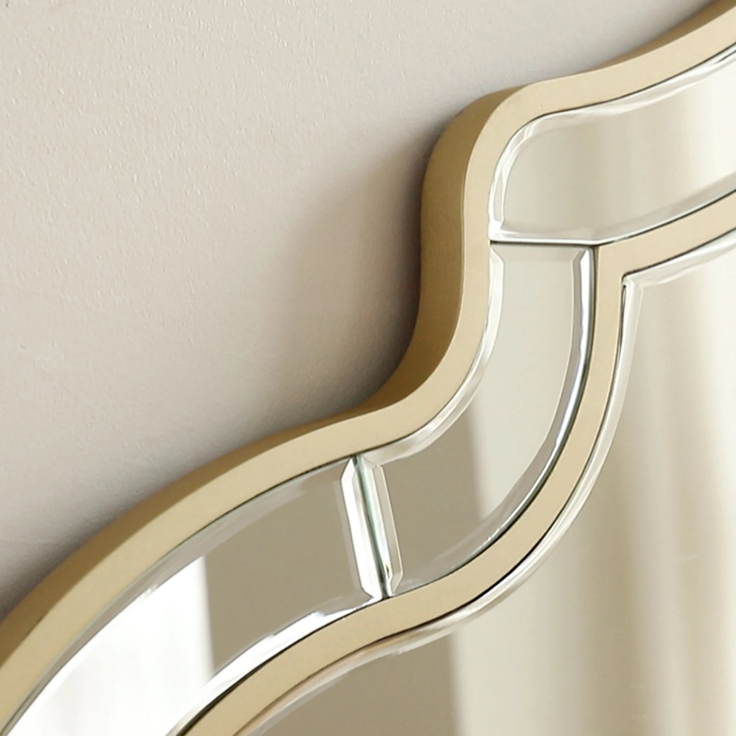 Hign-concerned Gold Wall Mirror Glass Frame Golden Rim