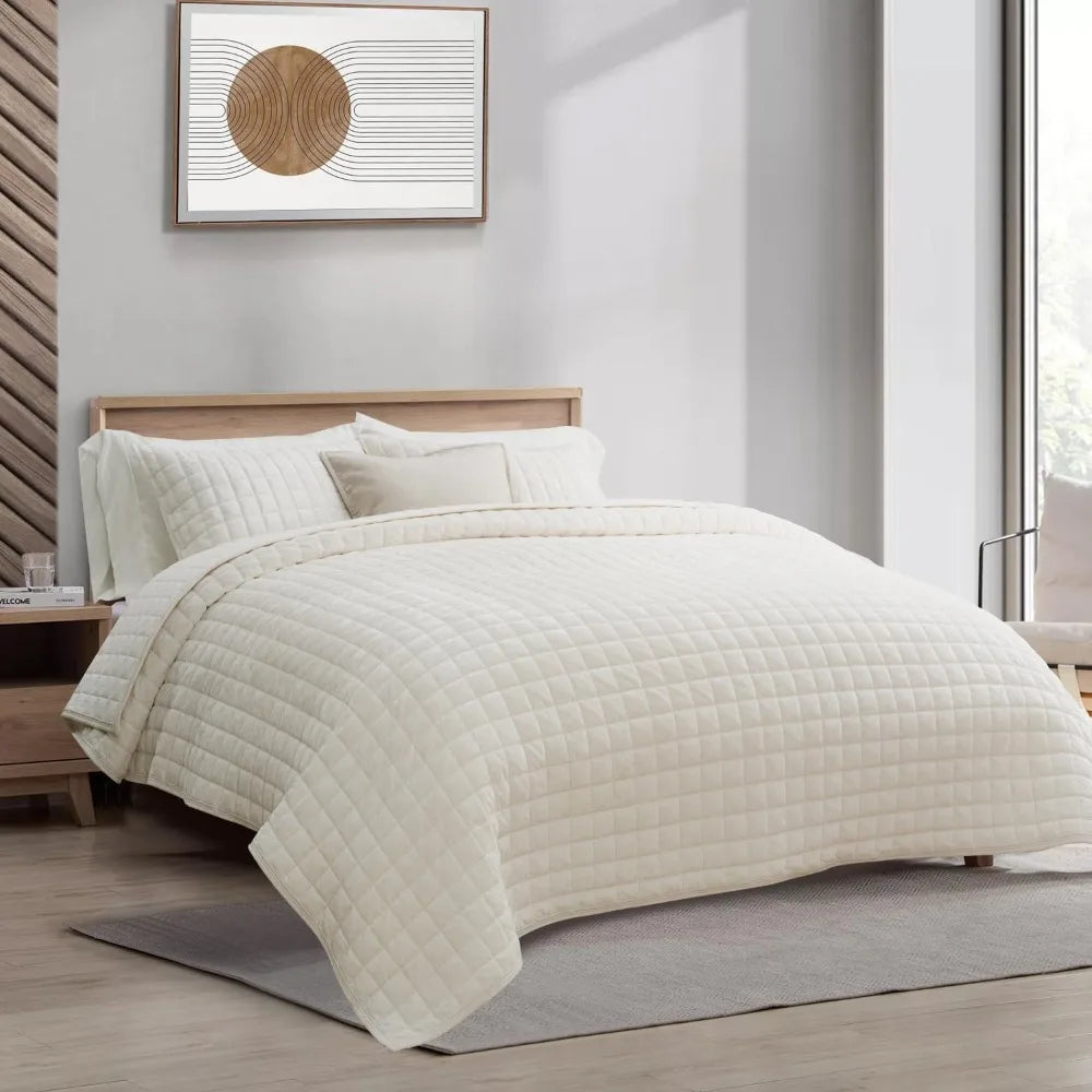 Premium Velvet Quilt Set With Matching Pillow Shams